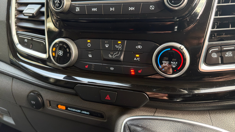 Ford Transit Custom 300 L2 Diesel Fwd 2.0 EcoBlue 130ps Low Roof D/Cab Limited Van